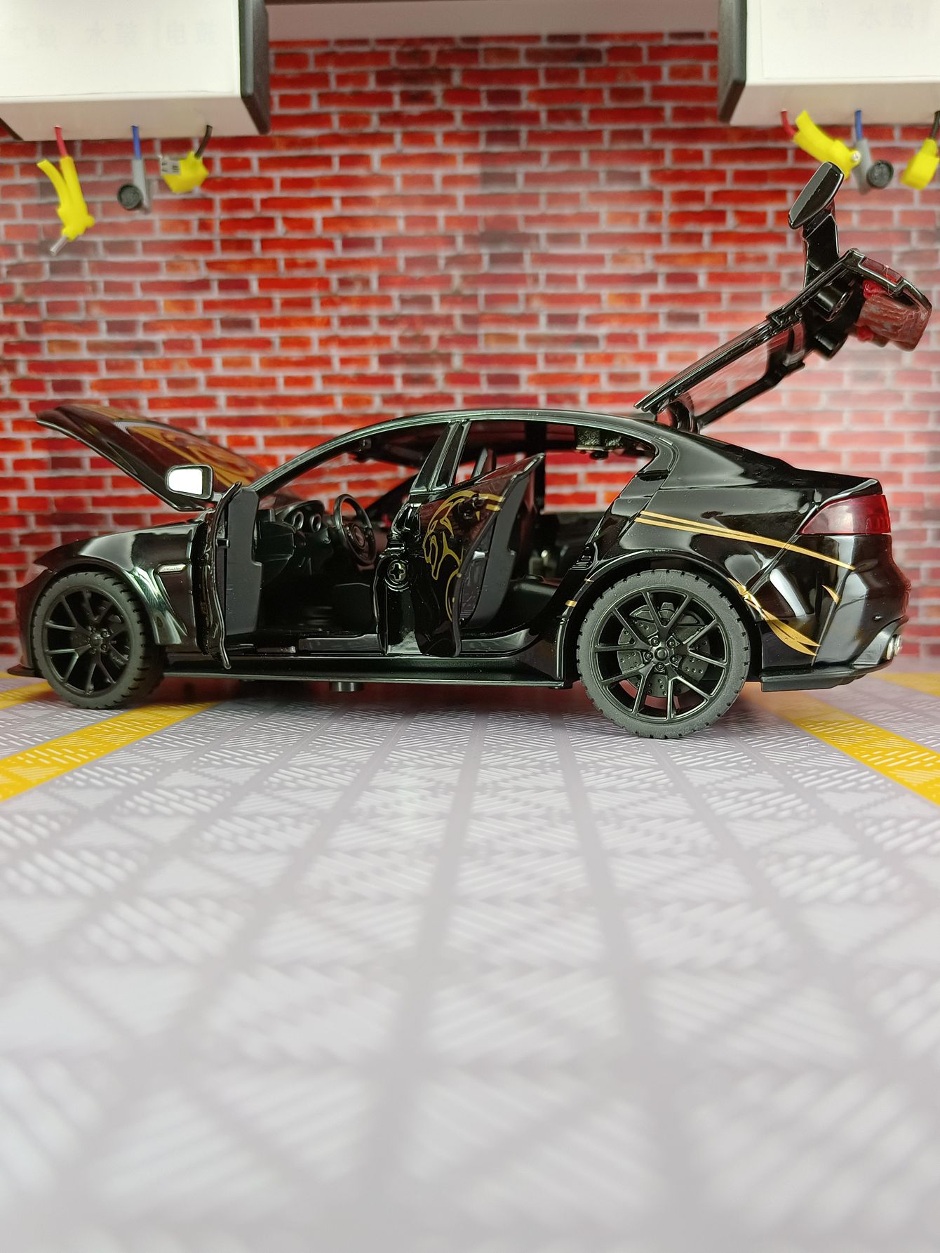 1:24 simulation Jaguar XE SV P - огляд і ціна Decor Lighting & Decor Fires Photos