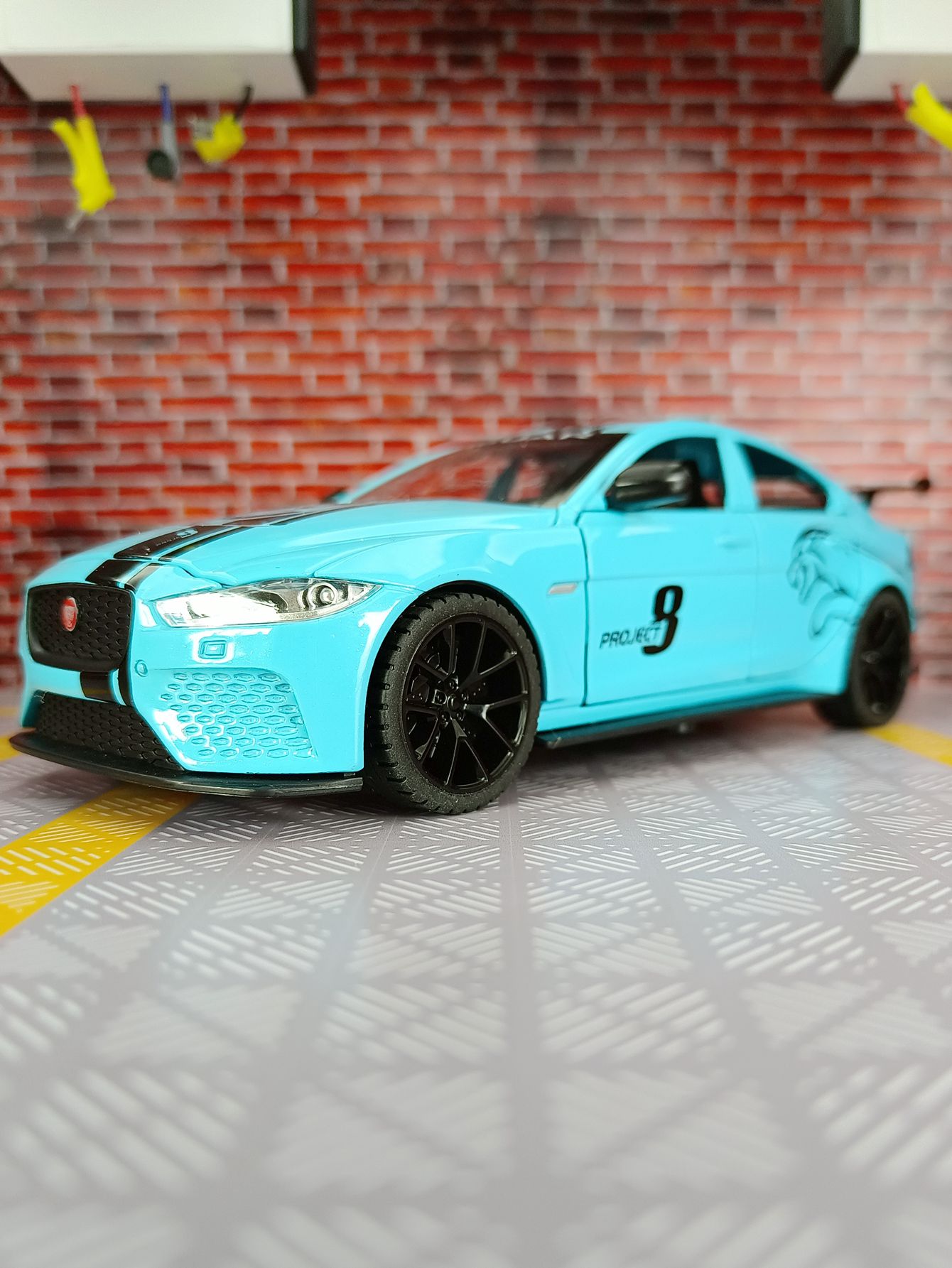 1:24 simulation Jaguar XE SV P - огляд і ціна Decor Lighting & Decor Fires Photos