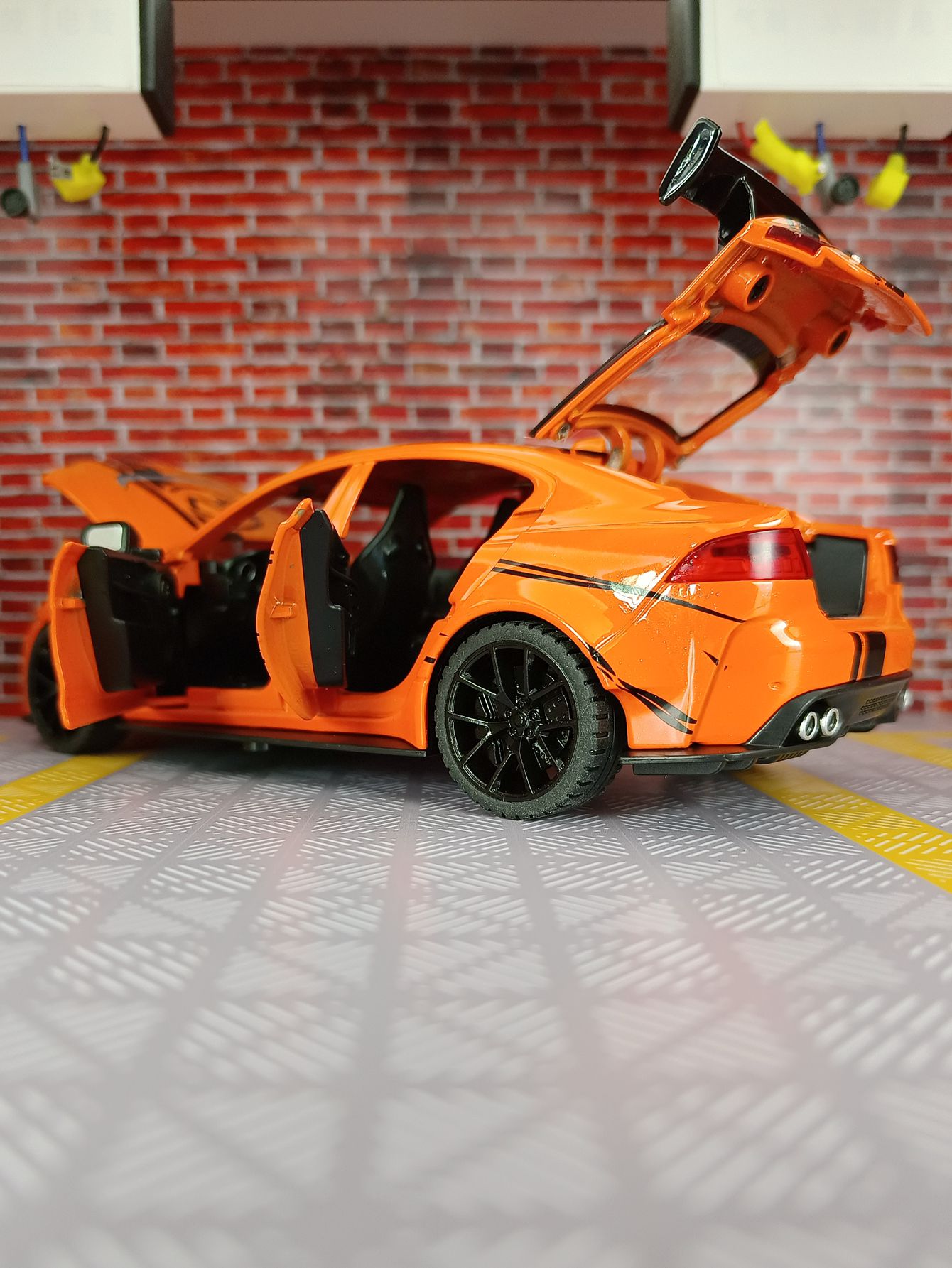 1:24 simulation Jaguar XE SV P - огляд і ціна Decor Lighting & Decor Fires Photos